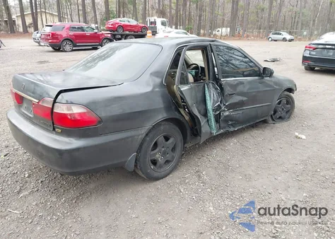 1999 Honda Accord Ex V6 z USA, uszkodzony, nr VIN 1HGCG1659XA051701
